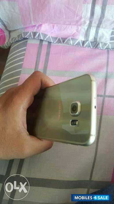 Gold Samsung Galaxy S6