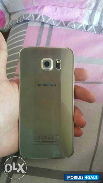 Gold Samsung Galaxy S6