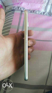 Gold Samsung Galaxy S6