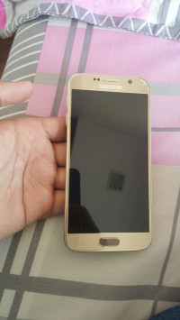 Gold Samsung Galaxy S6