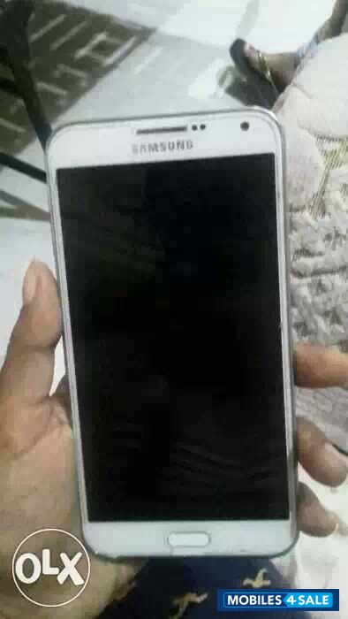 White Samsung Galaxy E7