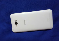 White Asus Zenfone Max