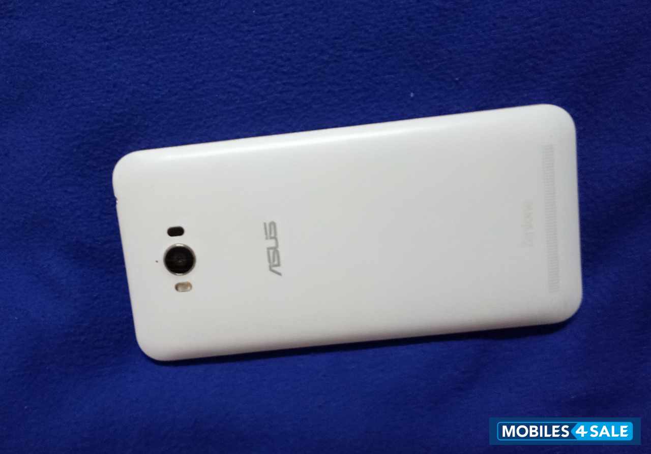 White Asus Zenfone Max