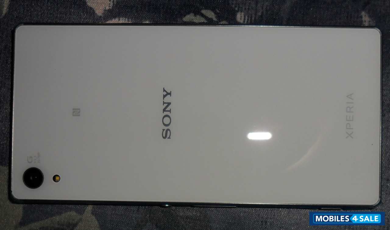 White Sony Xperia Z3 Plus