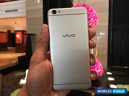 White & Gold Vivo V5