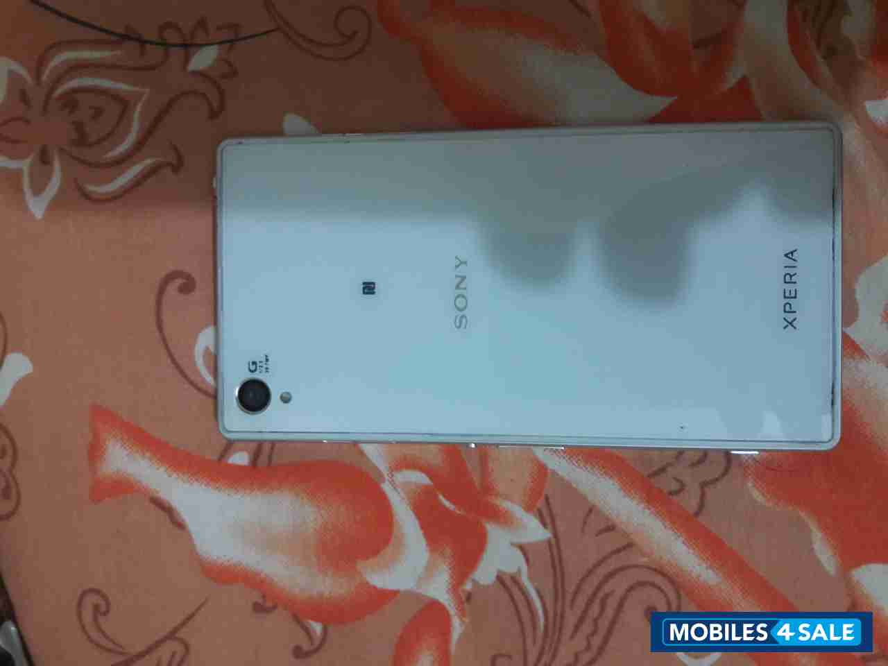 White Sony Xperia Z1