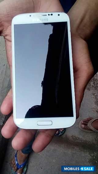 White Samsung Galaxy S4