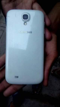 White Samsung Galaxy S4