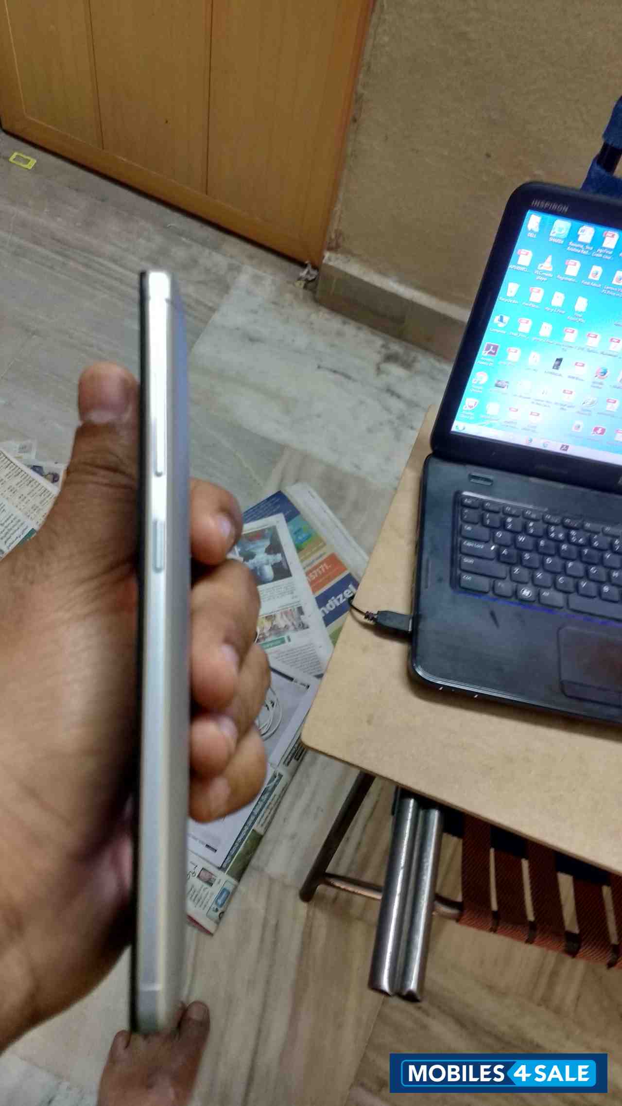 Silver Lenovo Vibe P1