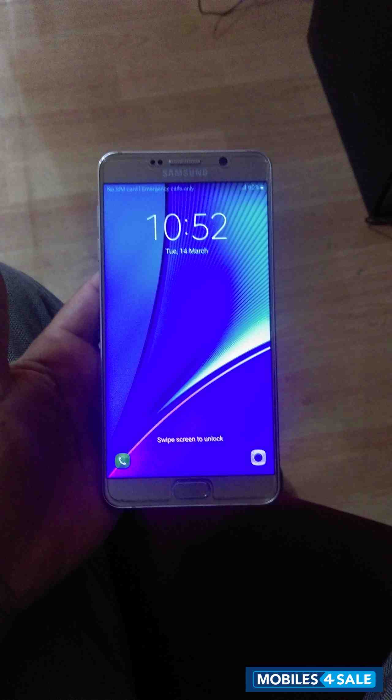 Gold Samsung Galaxy Note 5