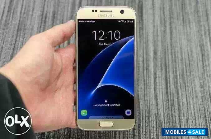 Golden Platinum Samsung Galaxy S7