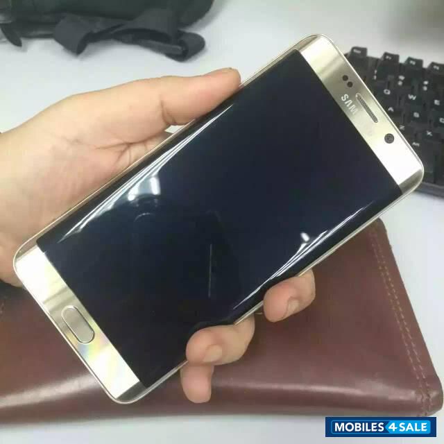 Gold Samsung Galaxy S6 Edge Plus