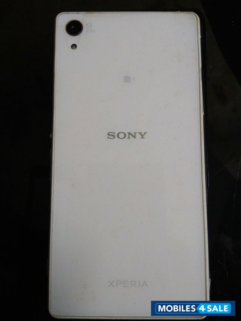 White Sony Xperia Z2