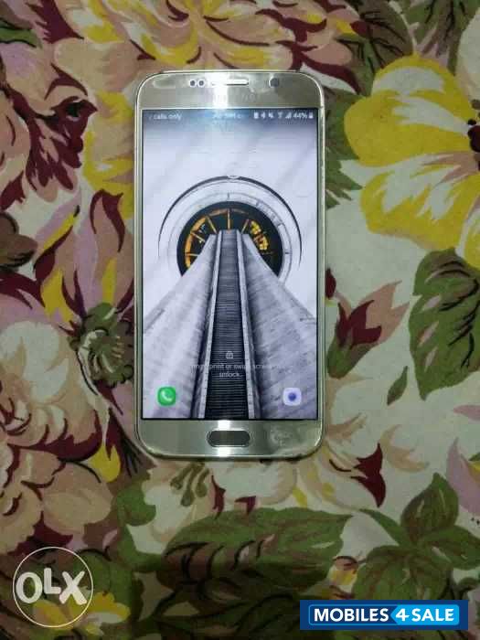 Gold Samsung Galaxy S6