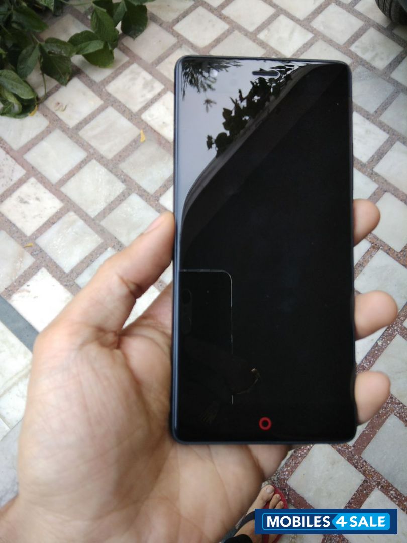 Black ZTE Nubia Z17