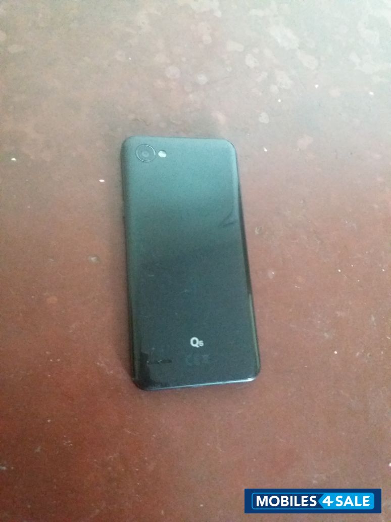 Black LG Q6