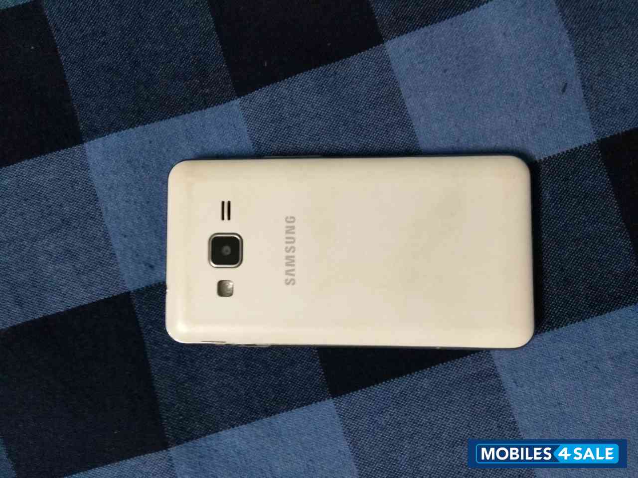 White Samsung Z1 Tizen