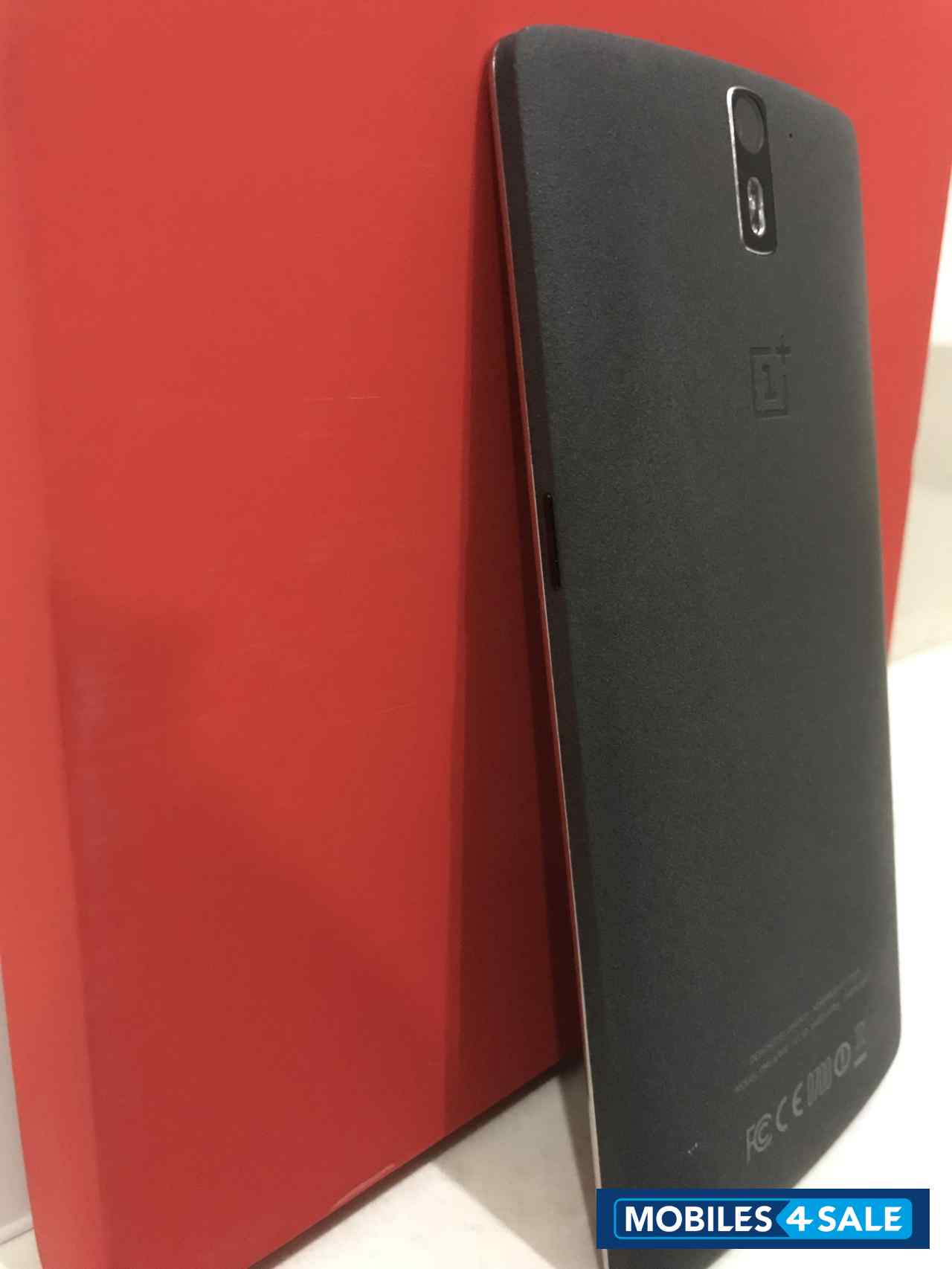 Sandstone Black OnePlus One