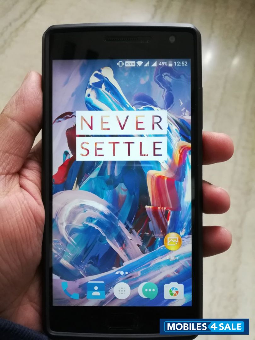 Black OnePlus Two