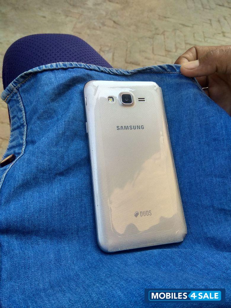 Gold Samsung Galaxy J7 Nxt