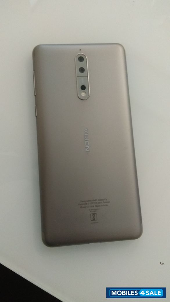 Silver Nokia 8