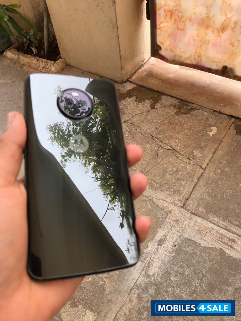 Black Motorola  Moto X4