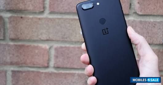 Black OnePlus  5T