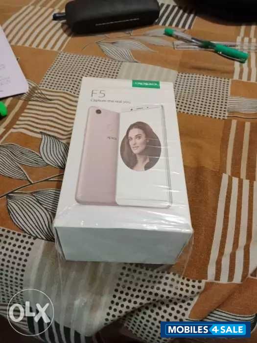 Black Oppo  F5