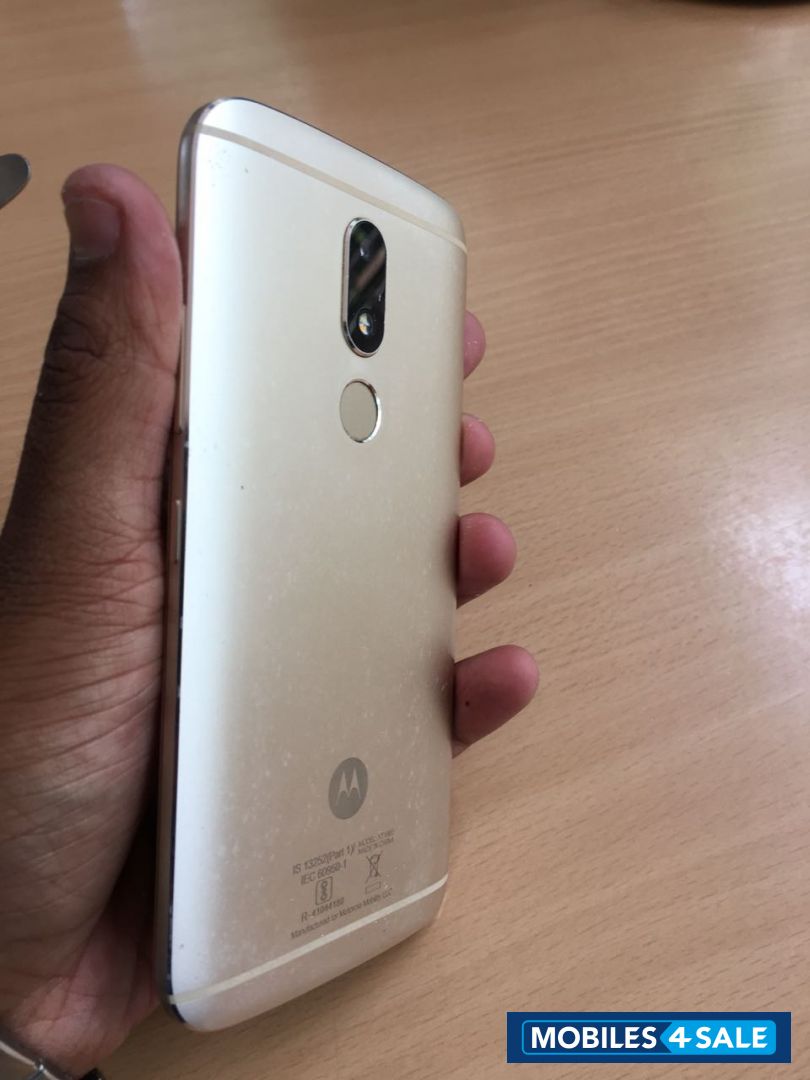 Motorola  Moto M