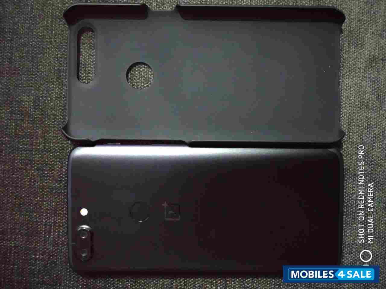 Black OnePlus  5T 64 GB 6GB Ram