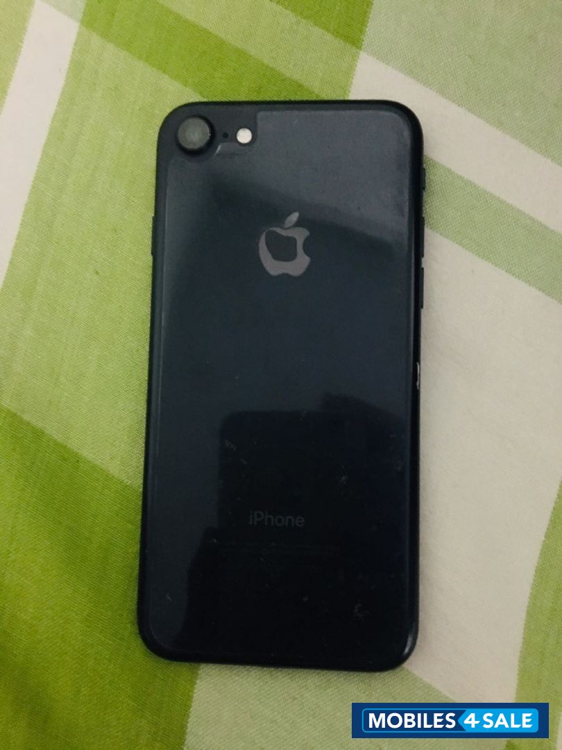 Black Apple iPhone 7