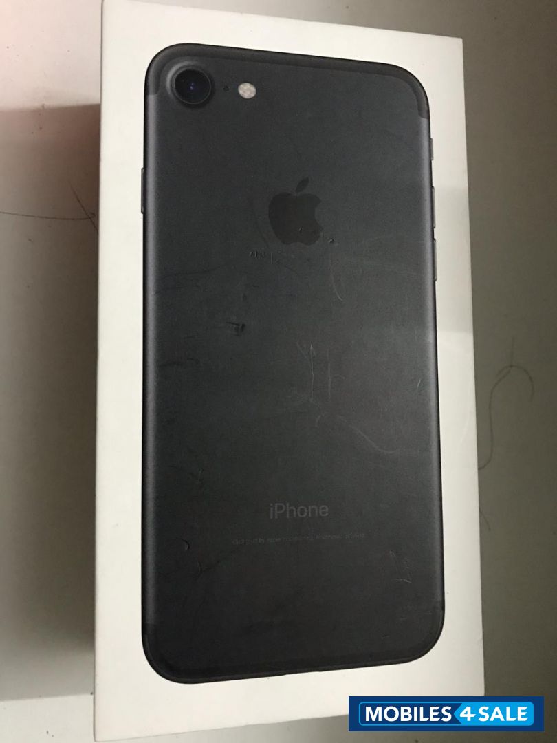 Black Apple iPhone 7