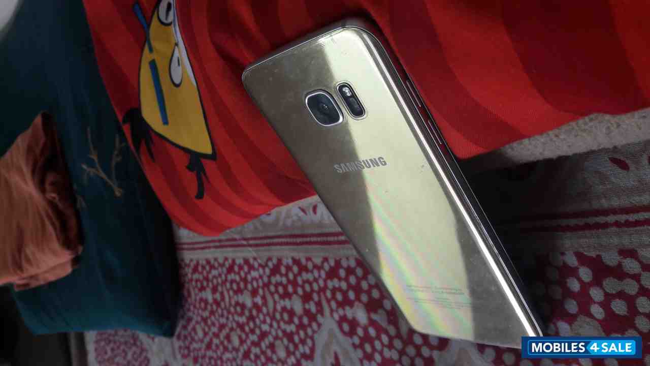 Gold Samsung  Galaxy s7 edge