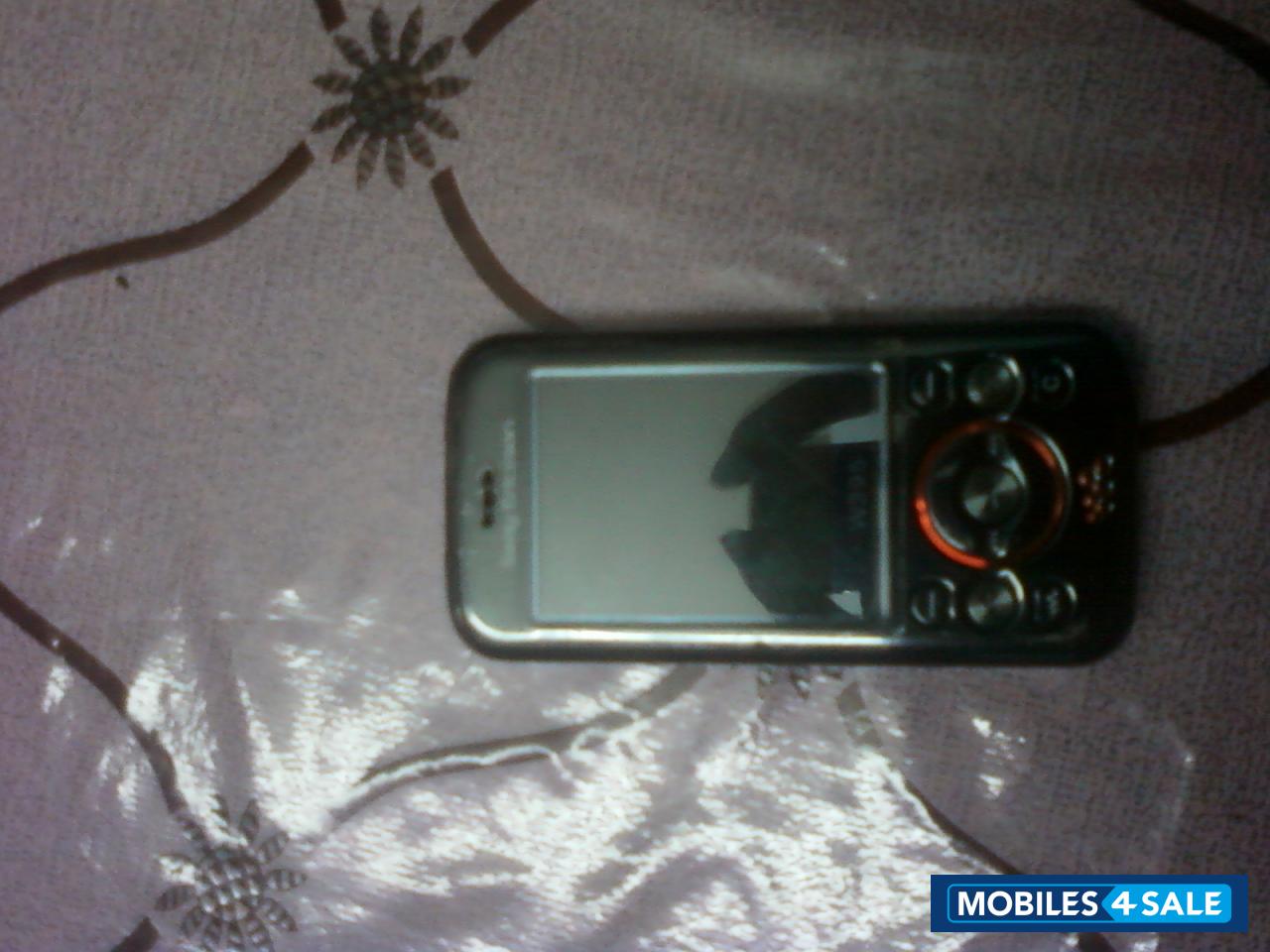 Fiesta Black Sony Ericsson W395