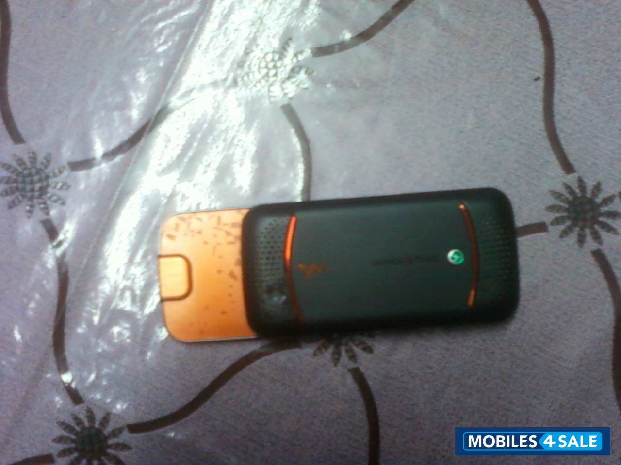 Fiesta Black Sony Ericsson W395