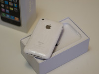 White Apple iPhone 3G