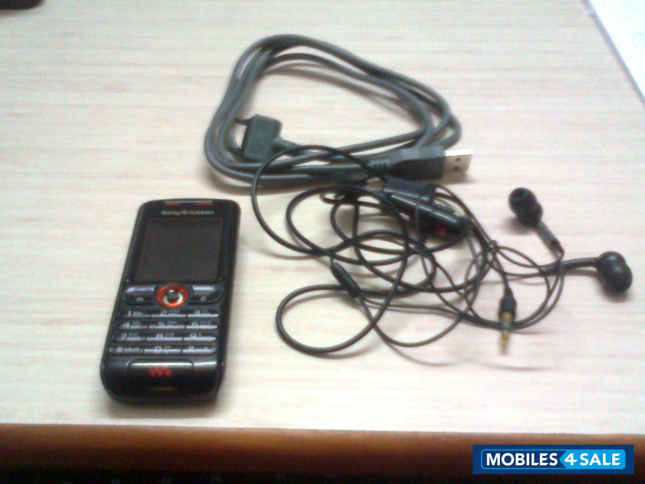 Black Sony Ericsson W200