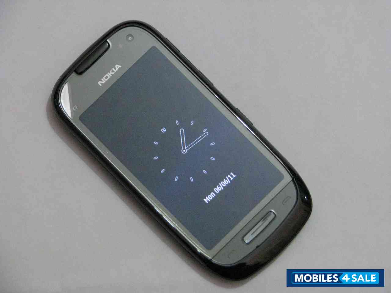 Black Nokia C-series c7