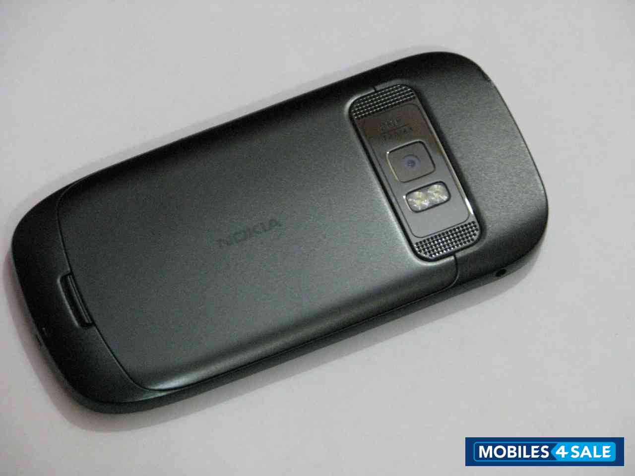 Black Nokia C-series c7