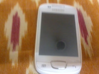 White Samsung Galaxy Pop