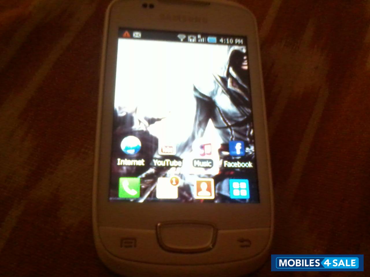 White Samsung Galaxy Pop