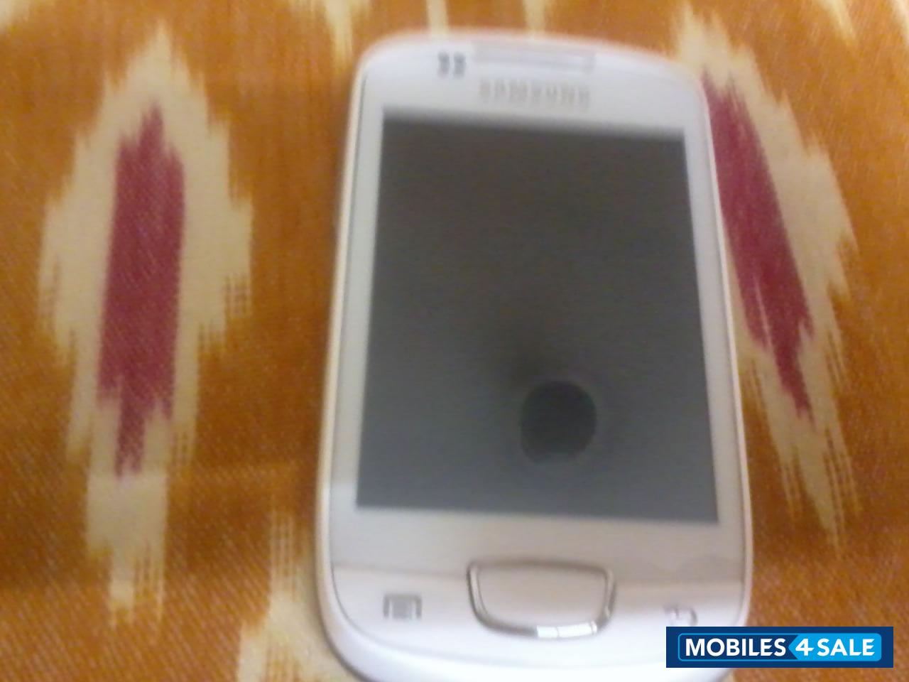 White Samsung Galaxy Pop