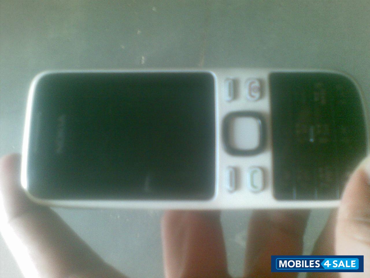 White Nokia  nokia 2690