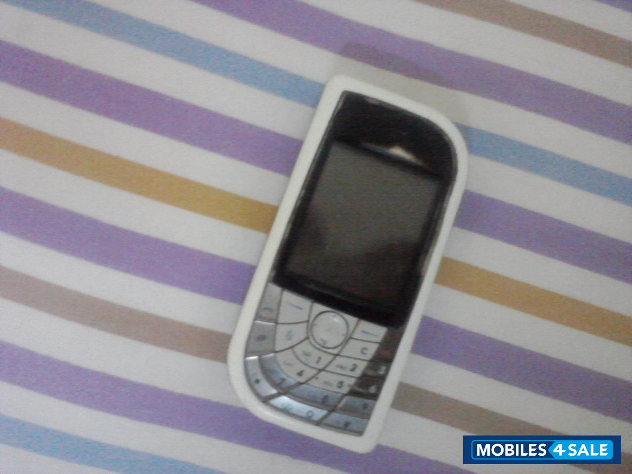 Grey Nokia 7610