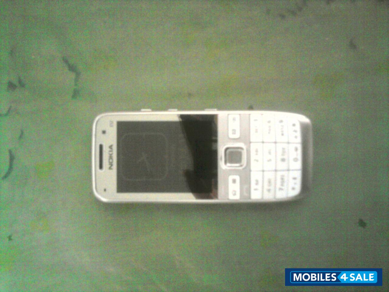 White Nokia E52