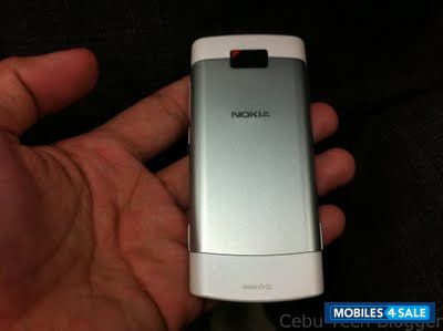 White Nokia X-series X3-02