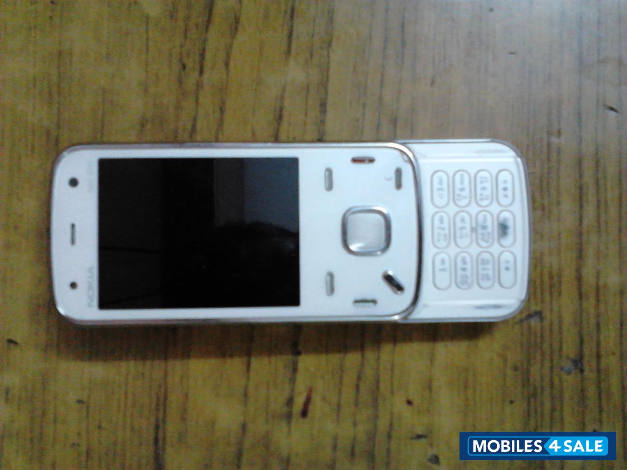 White Nokia N86