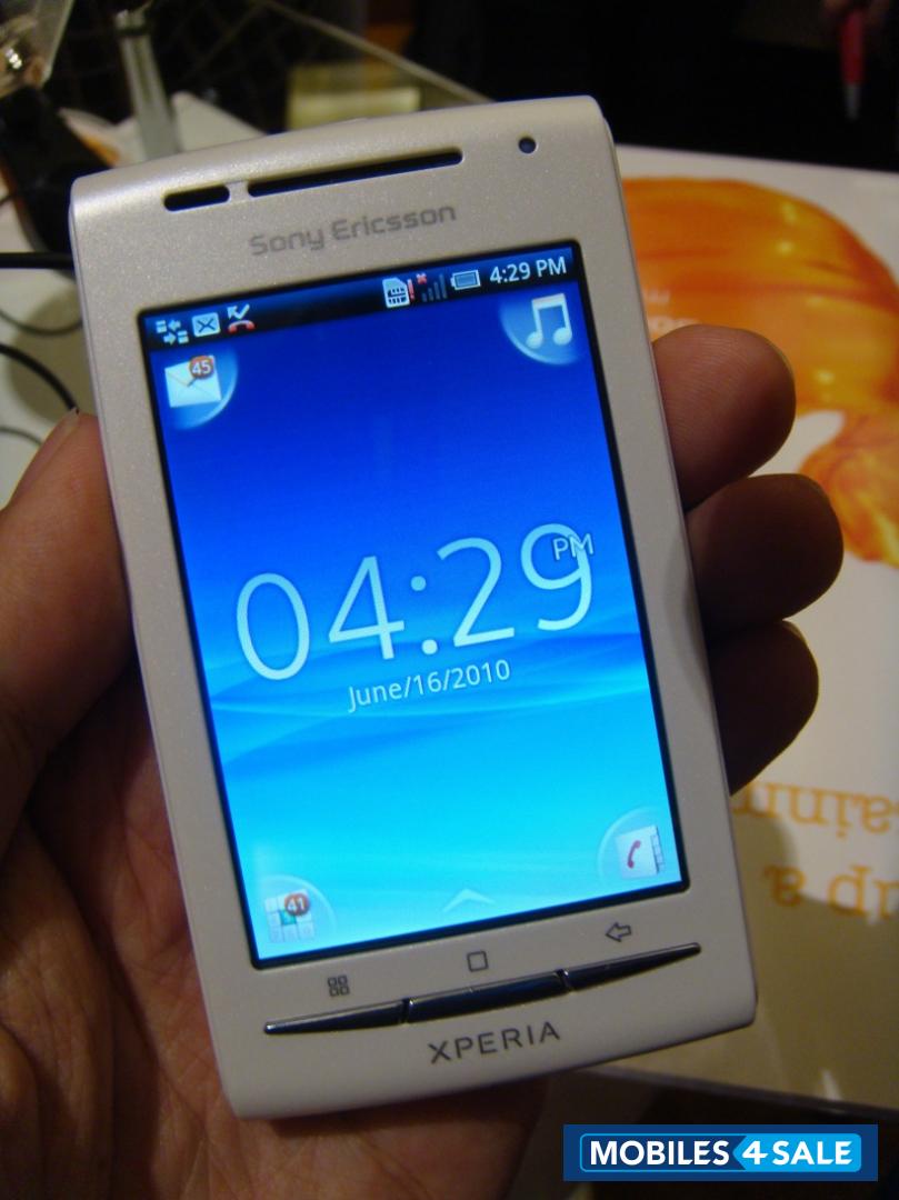 White Sony Ericsson Xperia X8