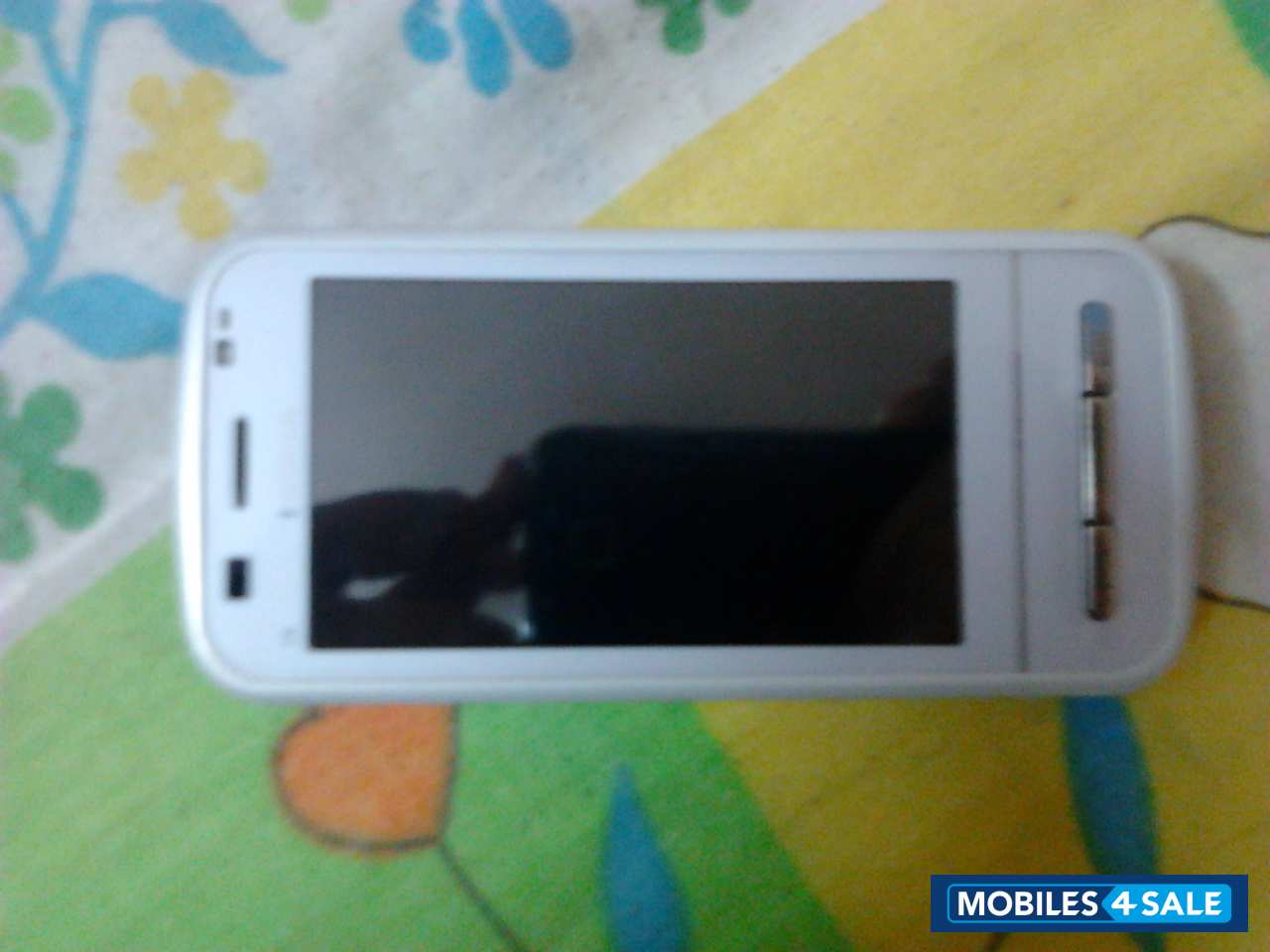 White Nokia C6