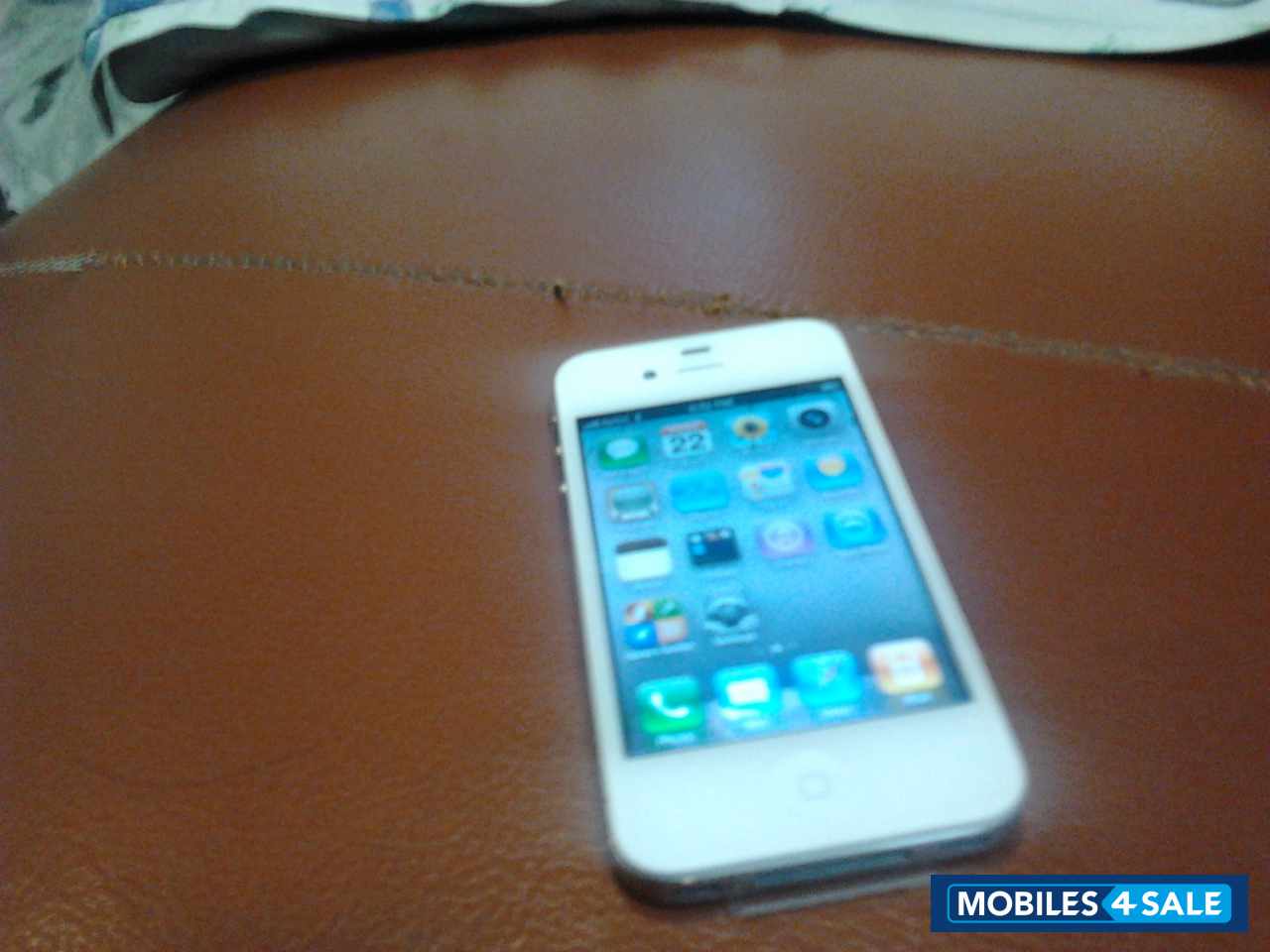 White Apple iPhone 4